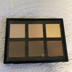 Anastasia Beverly Hills Cream Contour Palette.